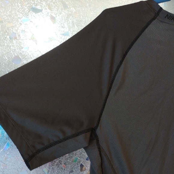 Nike Pro Gray Athletic T-Shirt - Picture 6 of 10